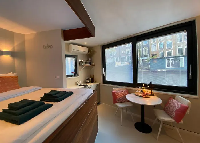 Houseboat Sophia